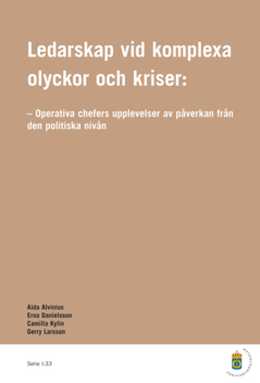 Ledarskap vid komplexa olyckor och kriser : operativa chefers upplevelser av påverkan från den politiska nivån